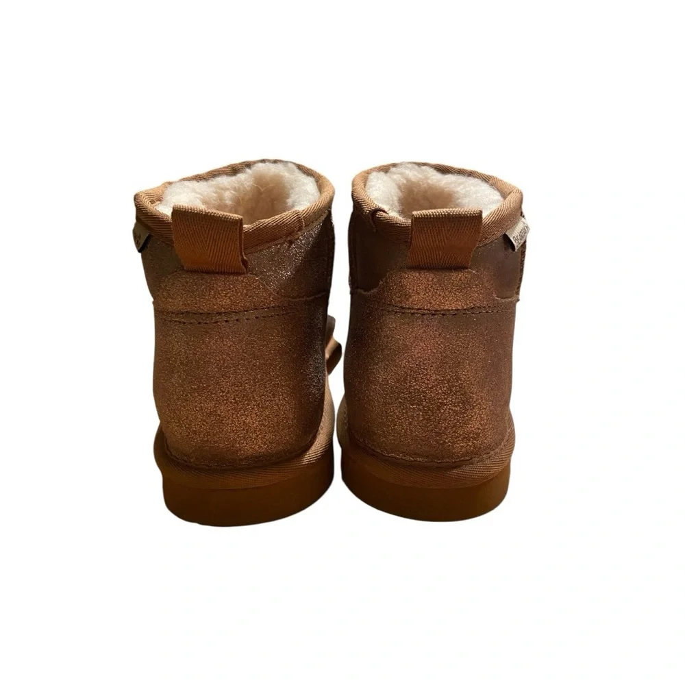 BearPaw Shimmering Gold‎ and Tan Classic Low Boots ❤️ 10